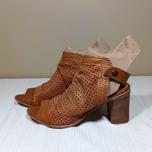 Sz 37 (6.5-7) Ethem Perforated Leather Peep-Toe Sandals